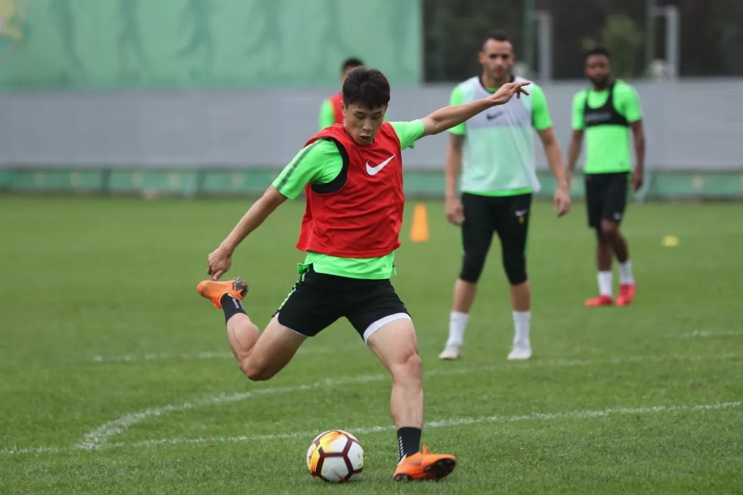 成都蓉城发布备战花絮；冲刺阶段远射贴柱；社区盾任务艰巨；训练强度明显提升的简单介绍