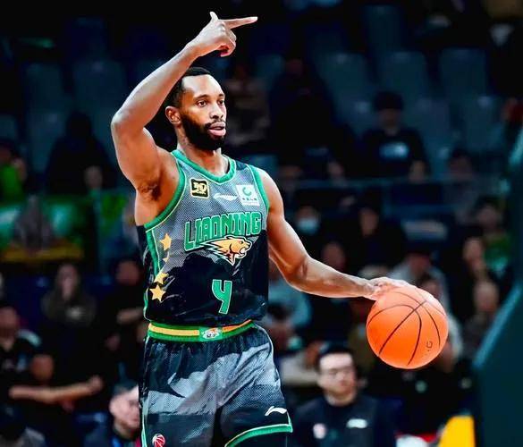 转会期CBA季后赛传出新动向，新疆广汇篮板制胜，管理层表态——球迷炸锅，年轻球员得到机会的简单介绍