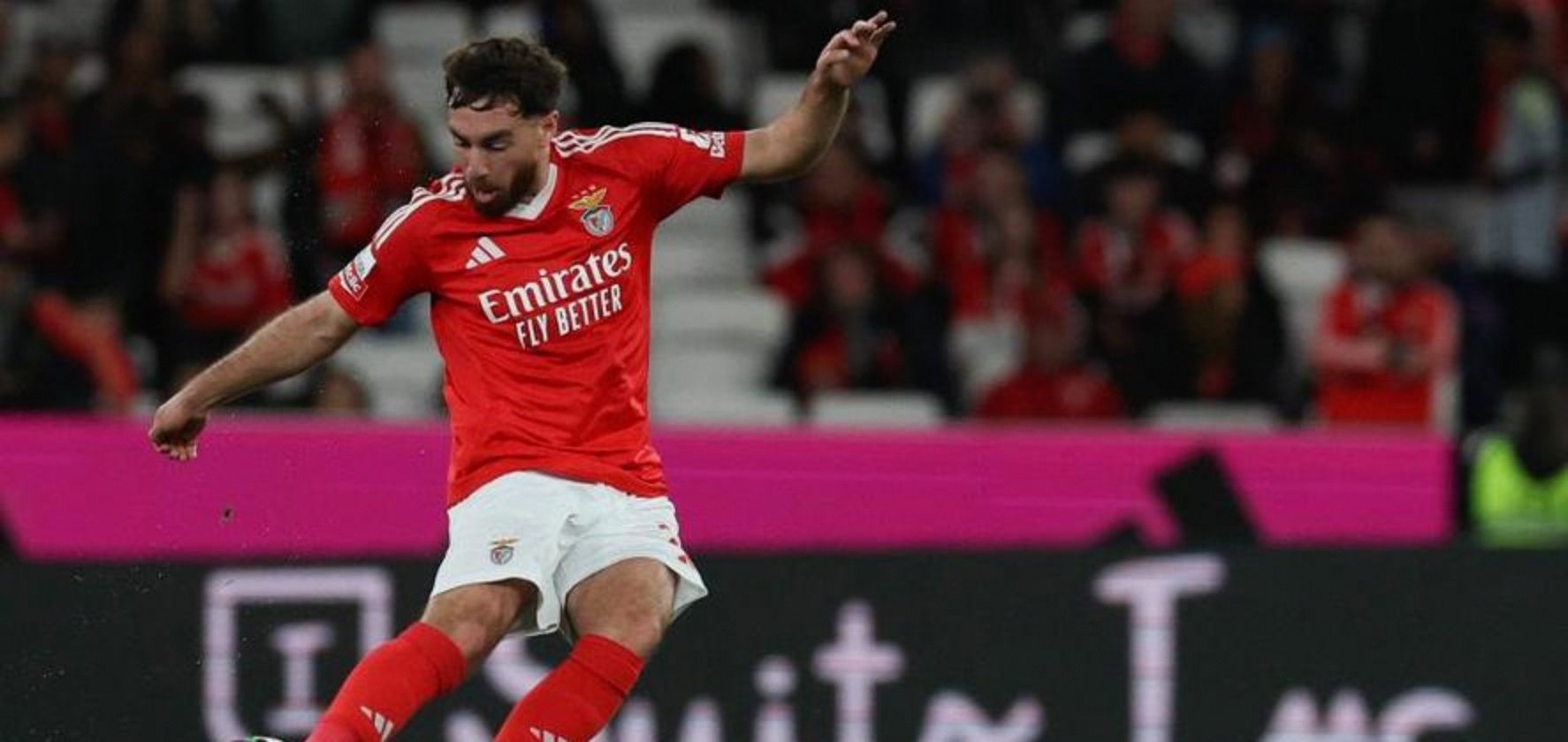 关于AC米兰发布备战花絮；今夜状态回暖；葡超任务艰巨；赛程密集仍需轮换的信息