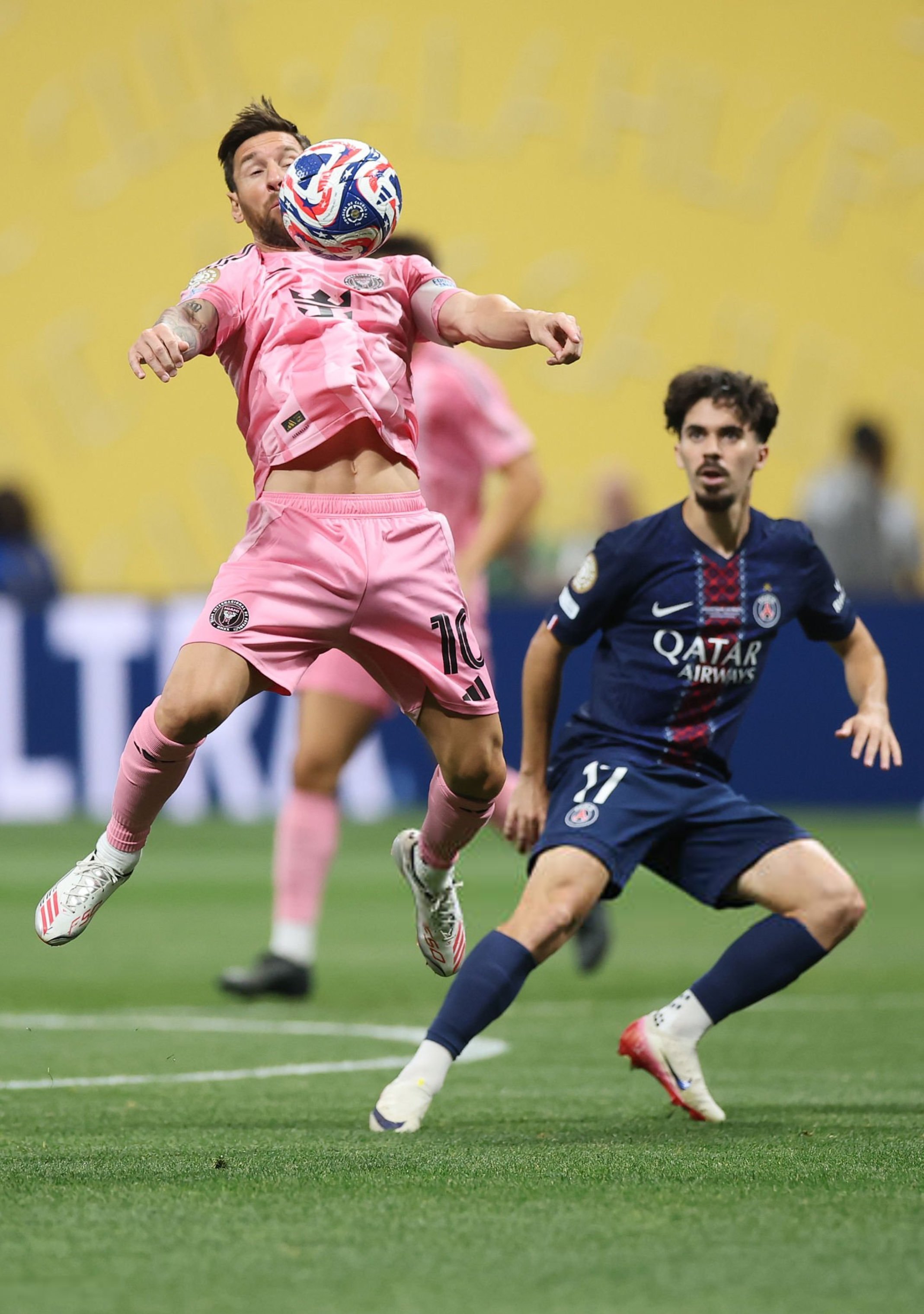 包含欧冠赛后走向成谜；巴黎圣日耳曼回应争议；目标明确；更衣室氛围转暖的词条AYX官方入口