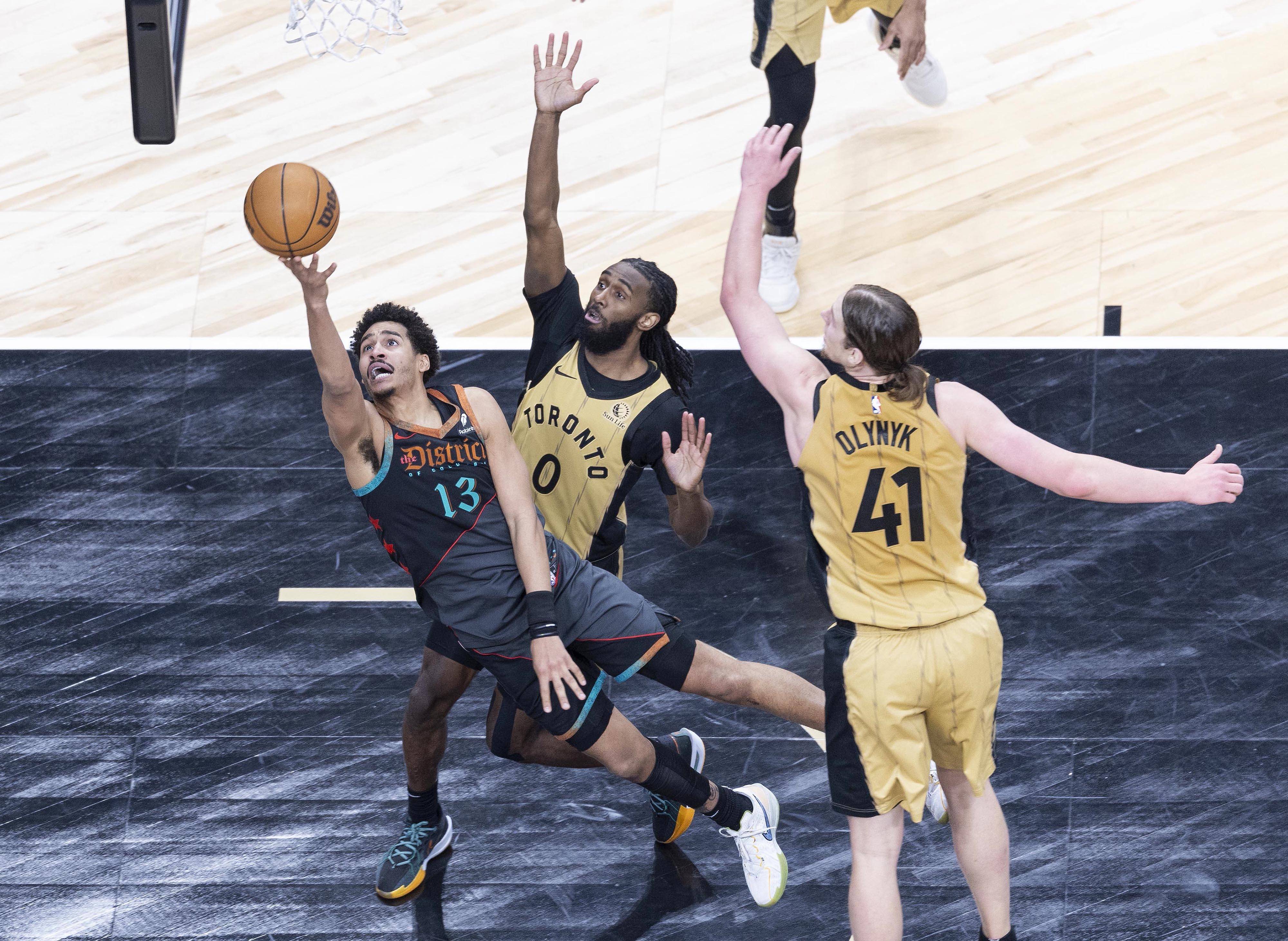 包含赛前多伦多猛龙备战全明星赛，刷新队史纪录细节曝光，引发热议，团队化学反应显著的词条