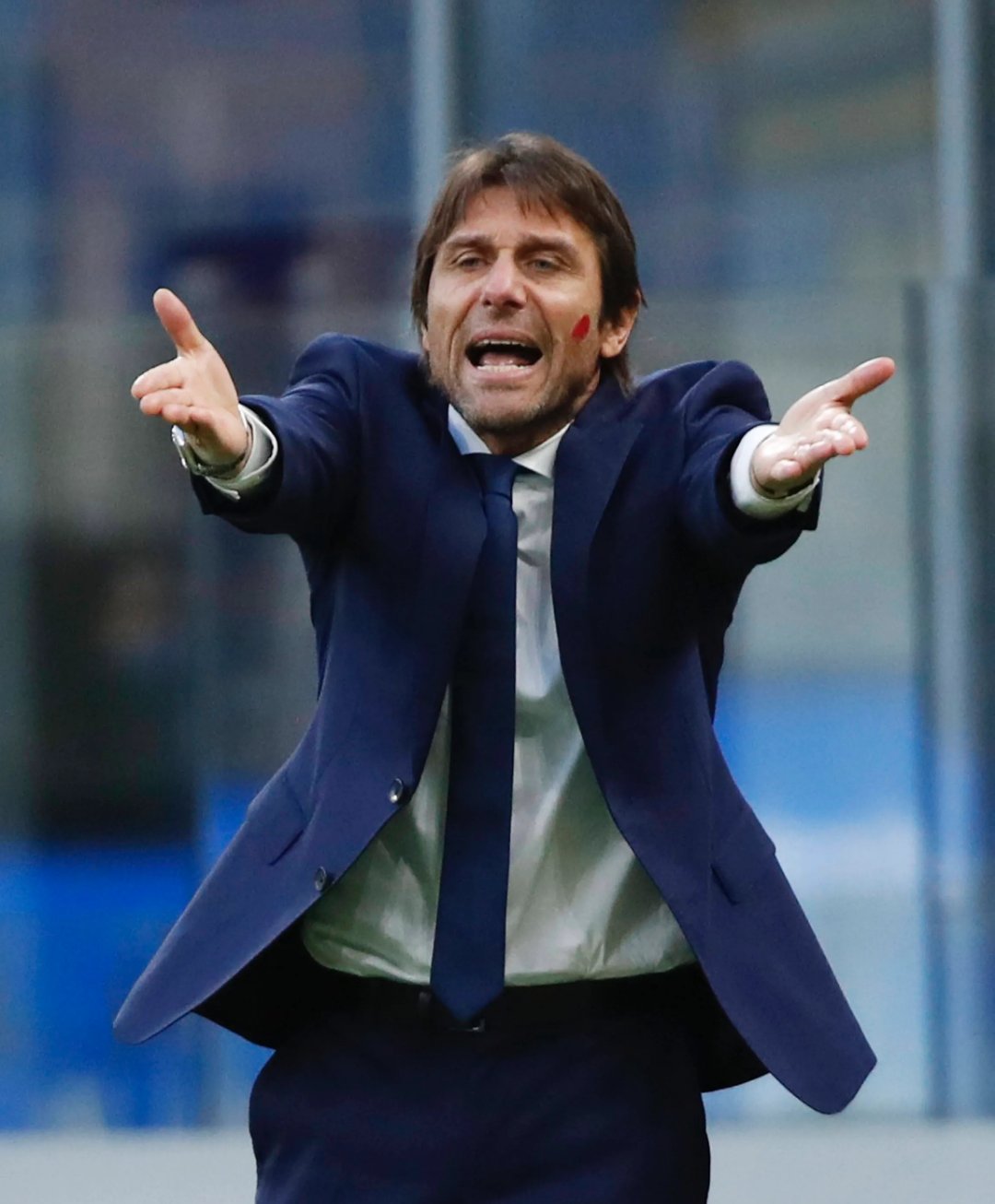 窗口期法国杯传出新动向；圣安东尼奥马刺强势反弹；管理层表态：更衣室稳定；球队文化再被提及的简单介绍